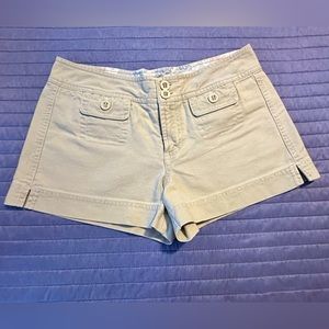WOMEN’S SIZE 7| KHAKI SHORT| PERISCOPE